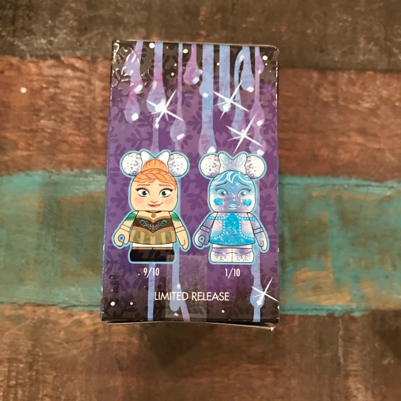 NIB Anna Vinylmation Figure - Picture 5 of 7